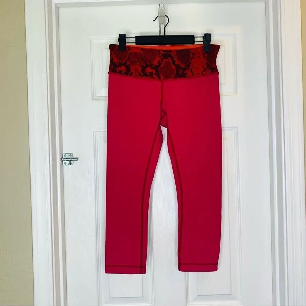 Lululemon Women's Wunder Under Iii Crop Pants Leggings Size 6 Snake Skin Waist